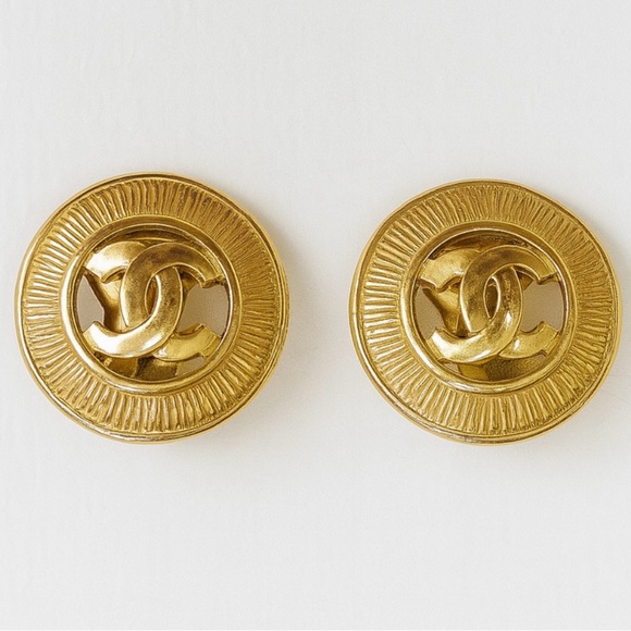 Authentic Chanel Vintage CC Starburst Round  Clip On Earrings - Picture 1 of 7